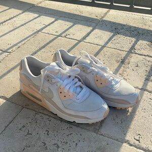 Nike Air Max Women Size 8 White & Light Pink